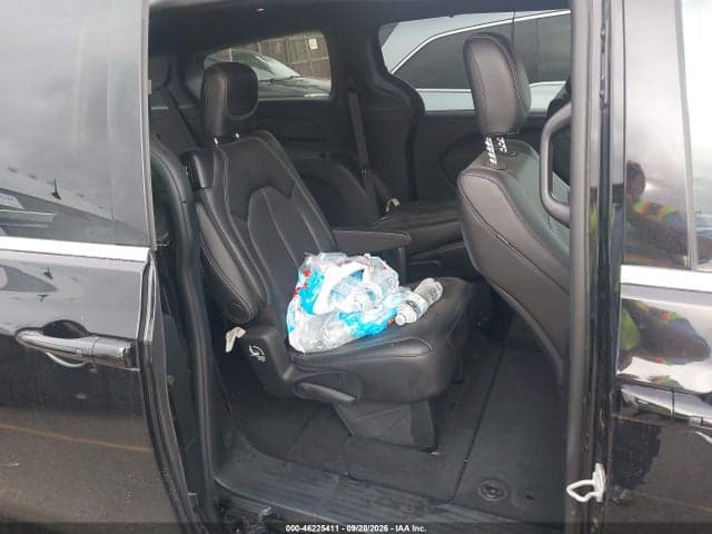 2027 CHRYSLER PACIFICA 8