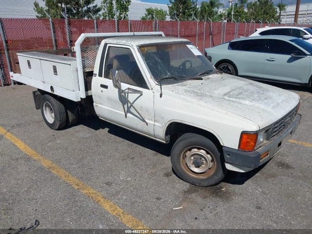1986 TOYOTA PICKUP CAB CHASSIS RN55