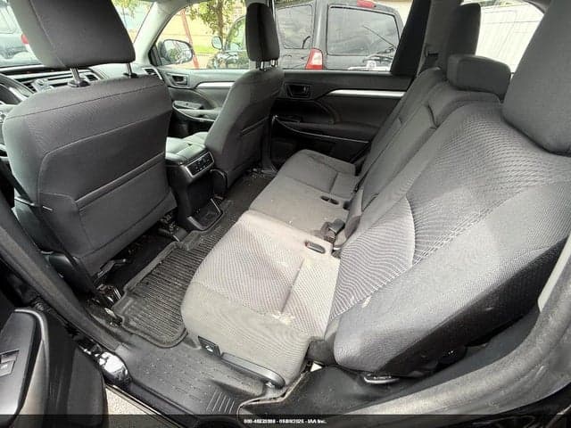 2018 TOYOTA HIGHLANDER LE 8