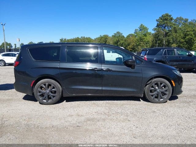 2020 CHRYSLER PACIFICA TOURING 13