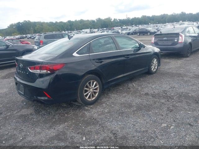 2018 HYUNDAI SONATA SE 4