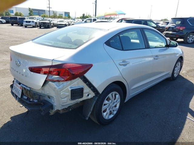 2019 HYUNDAI ELANTRA SE 4