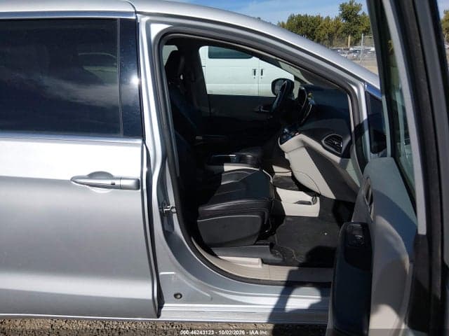 2024 CHRYSLER PACIFICA TOURING L 5