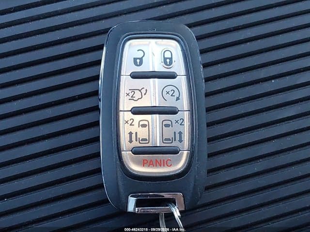 2025 CHRYSLER PACIFICA LIMITED 11