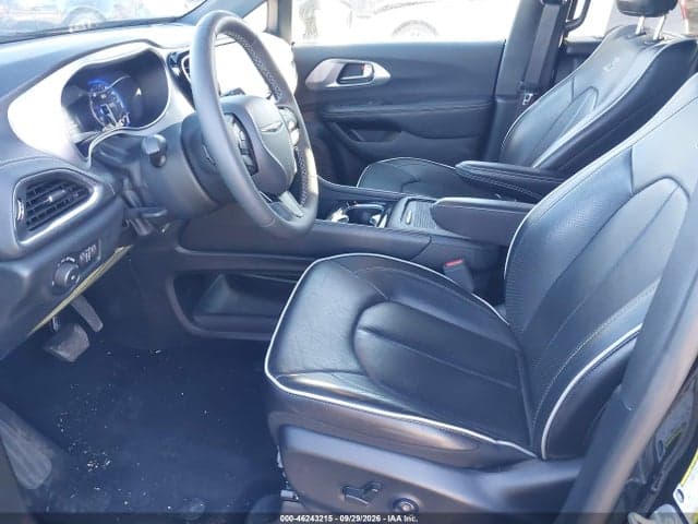 2025 CHRYSLER PACIFICA LIMITED 22