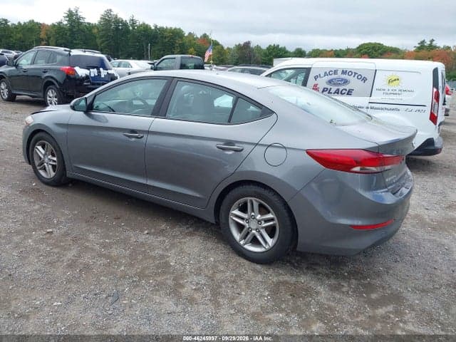 2018 HYUNDAI ELANTRA SE 3
