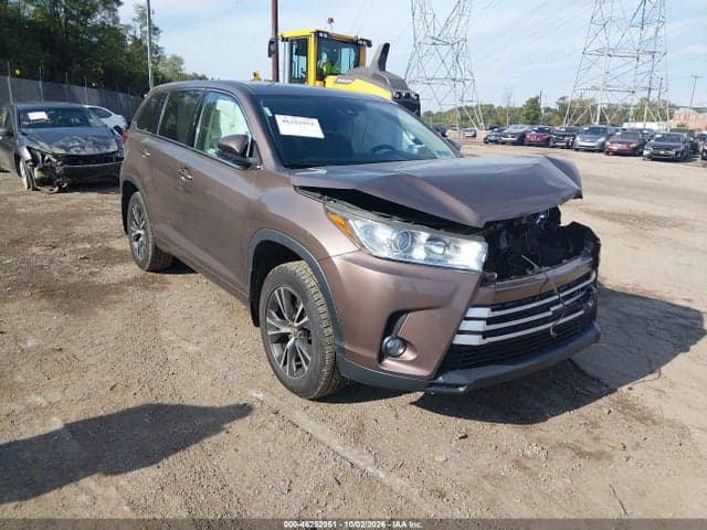2017 TOYOTA HIGHLANDER LE PLUS