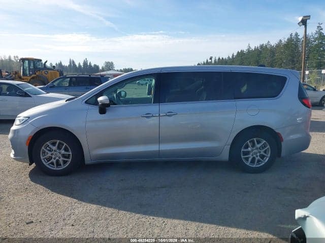 2023 CHRYSLER PACIFICA TOURING L 14