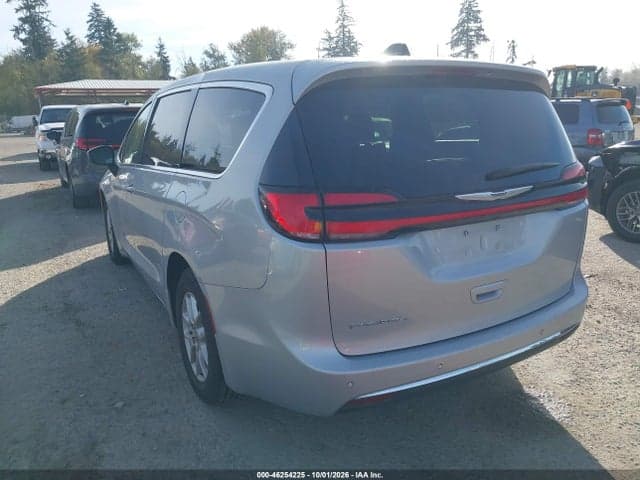 2023 CHRYSLER PACIFICA TOURING L 3