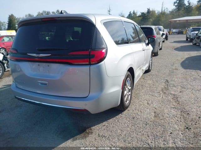 2023 CHRYSLER PACIFICA TOURING L 4