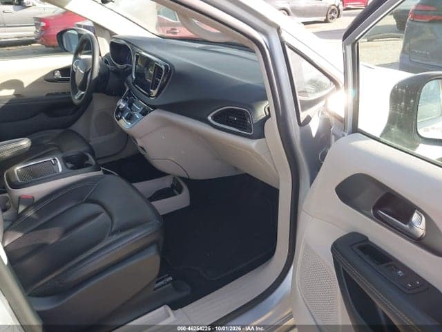2023 CHRYSLER PACIFICA TOURING L 5