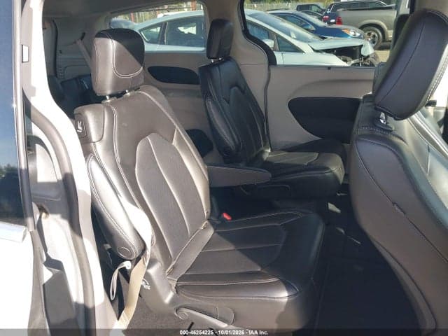 2023 CHRYSLER PACIFICA TOURING L 8