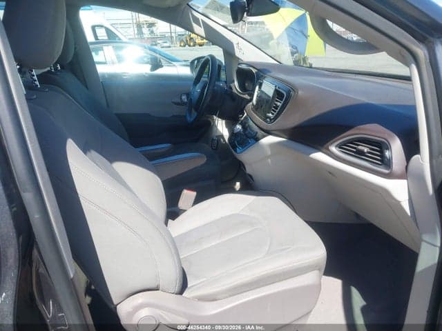 2017 CHRYSLER PACIFICA TOURING 5