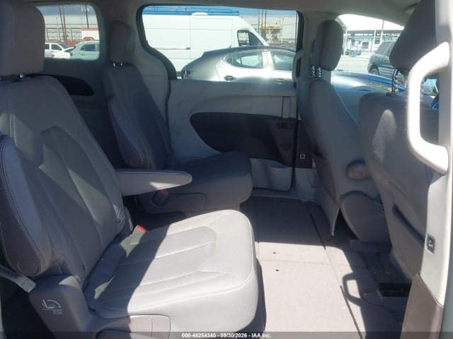 2017 CHRYSLER PACIFICA TOURING 8