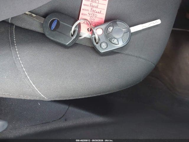 2017 FORD FOCUS SE 11