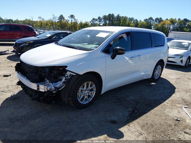 2027 CHRYSLER PACIFICA 2