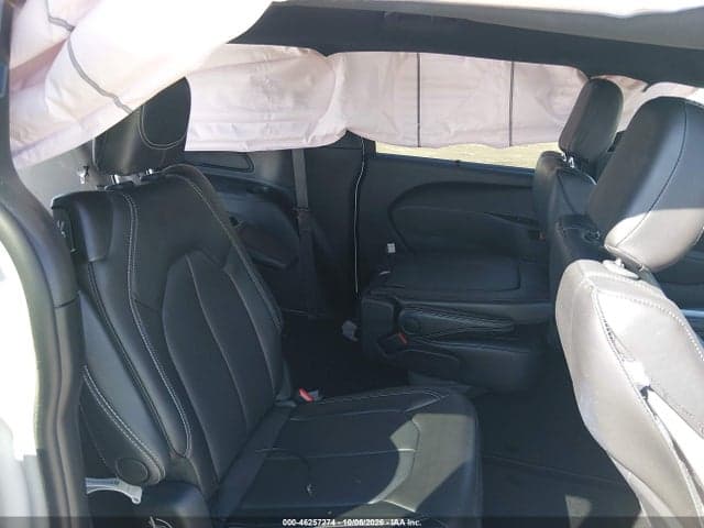 2027 CHRYSLER PACIFICA 8