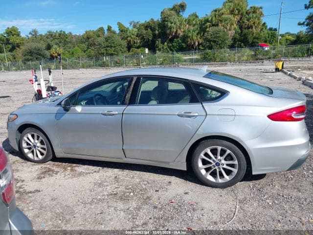 2019 FORD FUSION SE 14