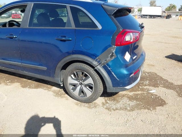 2017 KIA NIRO LX 6