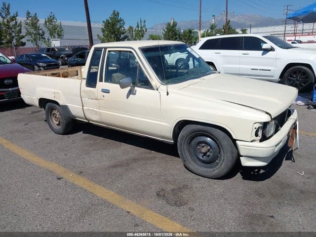 1985 TOYOTA PICKUP XTRACAB RN56 DLX
