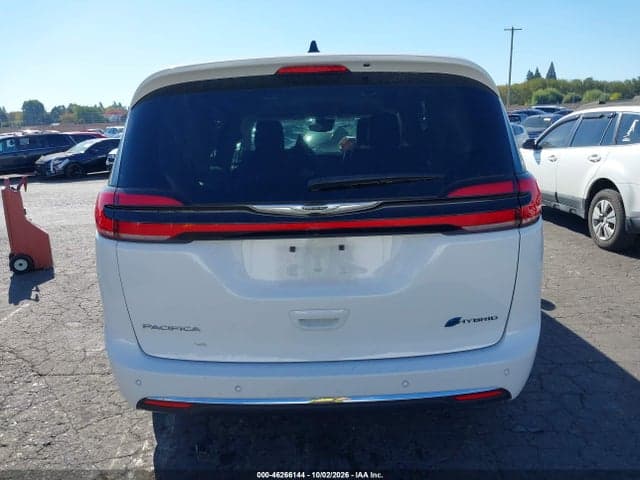 2024 CHRYSLER PACIFICA HYBRID SELECT 17