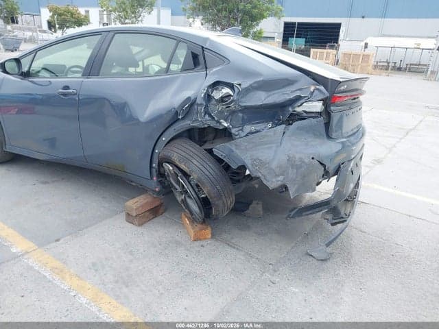 2024 TOYOTA PRIUS XLE 6