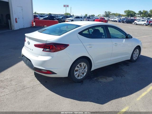 2019 HYUNDAI ELANTRA SE 4