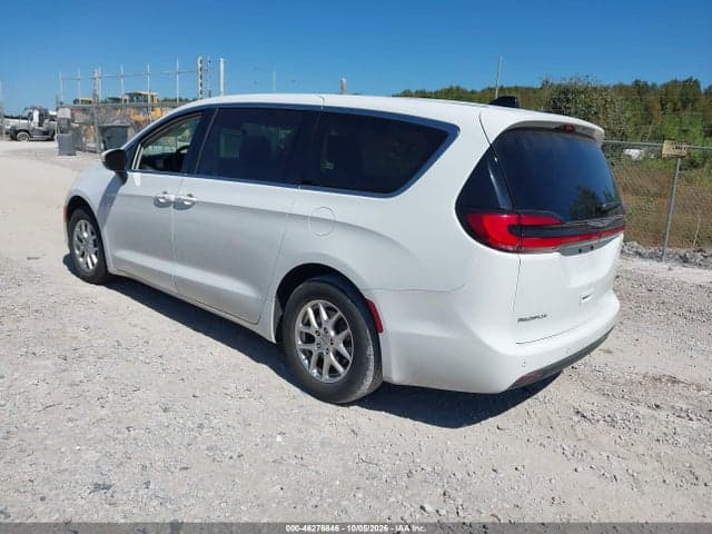 2023 CHRYSLER PACIFICA TOURING L 3