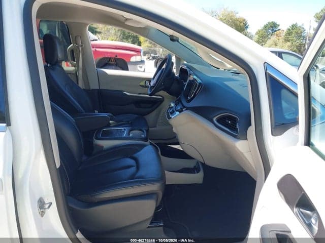 2023 CHRYSLER PACIFICA TOURING L 5