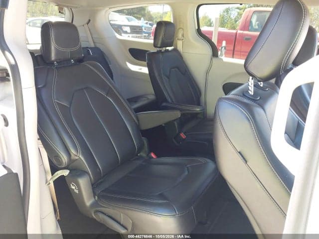 2023 CHRYSLER PACIFICA TOURING L 8