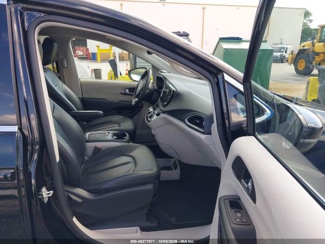 2024 CHRYSLER PACIFICA TOURING L 5