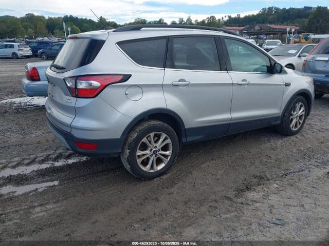 2017 FORD ESCAPE SE 4