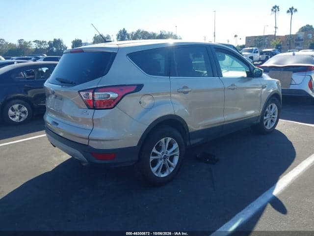 2017 FORD ESCAPE SE 4