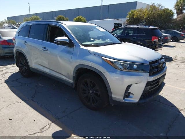 2019 TOYOTA HIGHLANDER SE