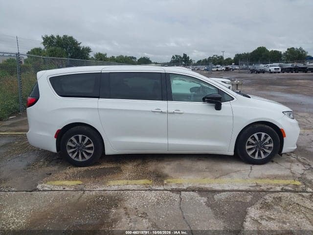 2024 CHRYSLER PACIFICA HYBRID SELECT 13