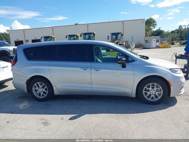 2024 CHRYSLER PACIFICA TOURING L 13