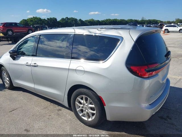 2024 CHRYSLER PACIFICA TOURING L 17