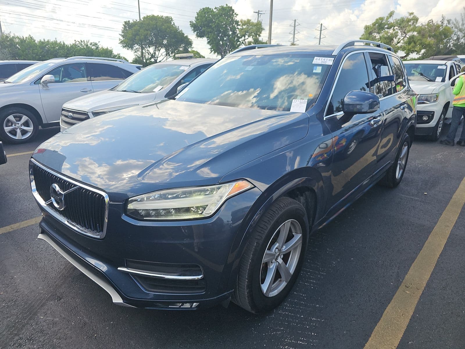 2019 VOLVO XC90 T5 Momentum