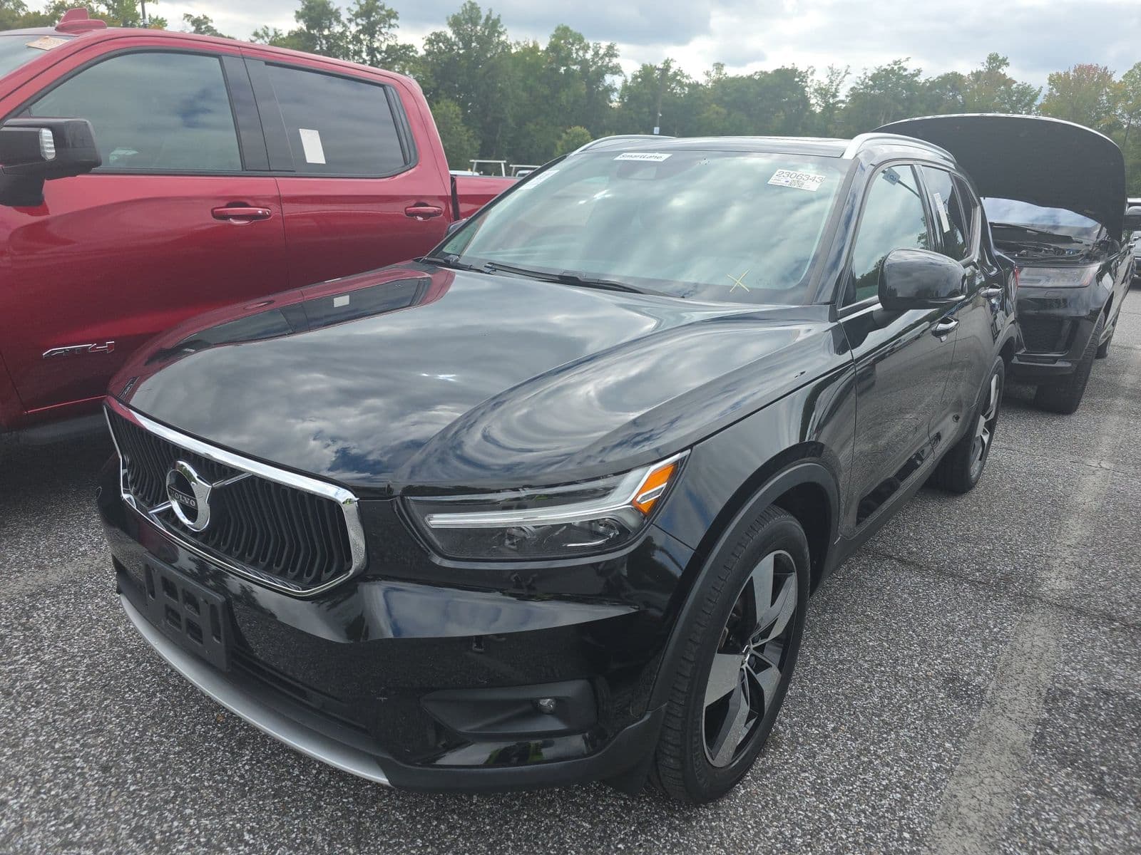 2021 VOLVO XC40 T5 Momentum