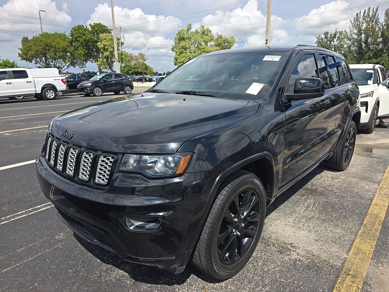 2019 JEEP GRAND CHEROKEE LAREDO ALTITUDE Edition