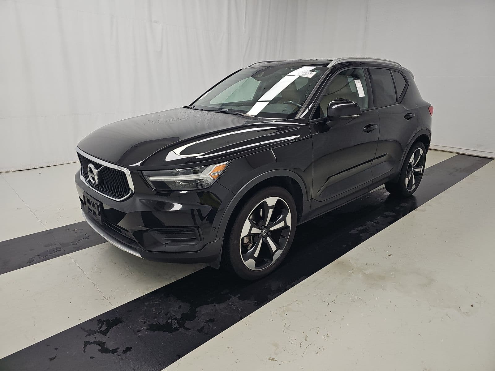 2019 VOLVO XC40 T5 Momentum