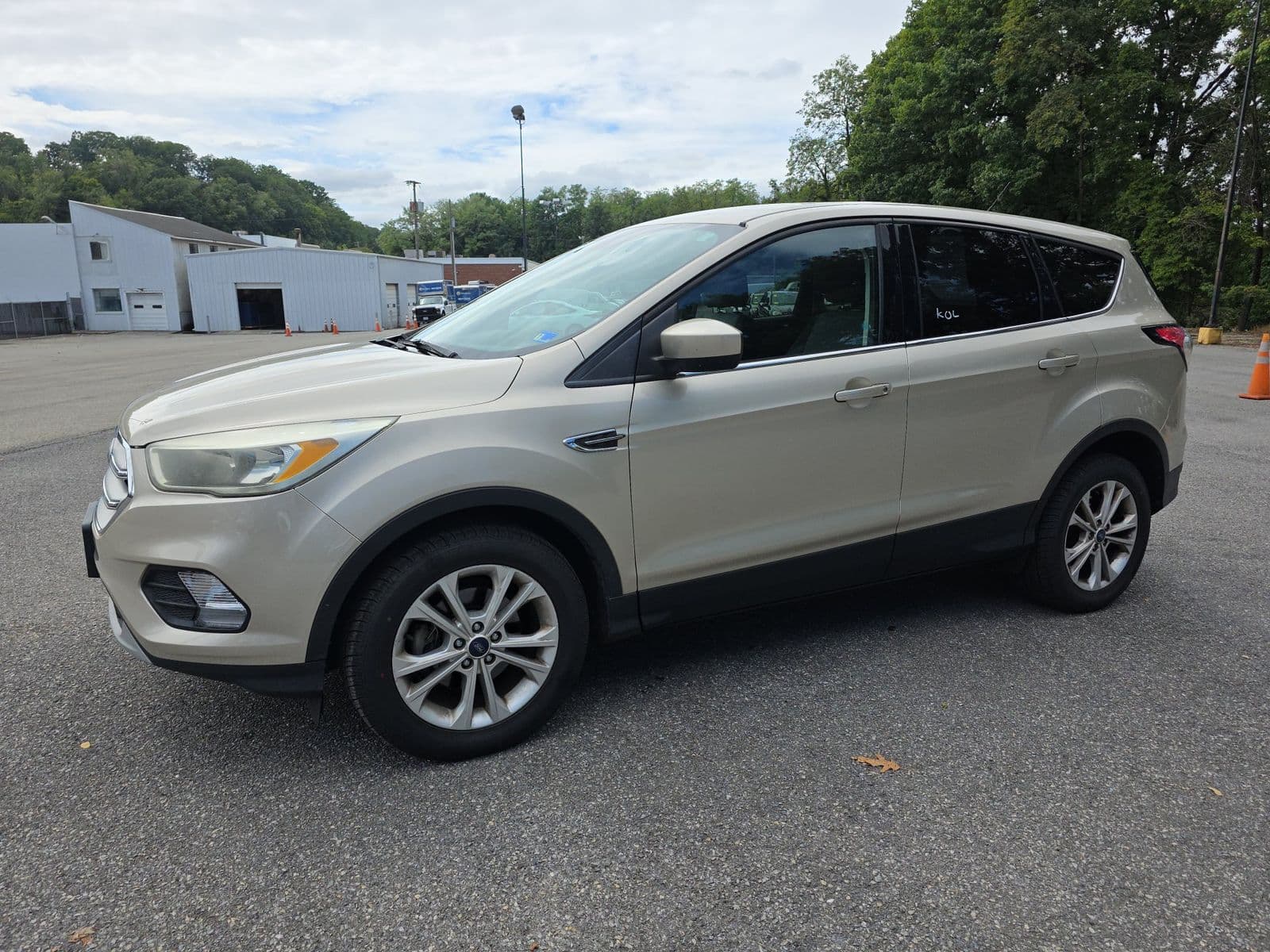 2017 FORD ESCAPE SE