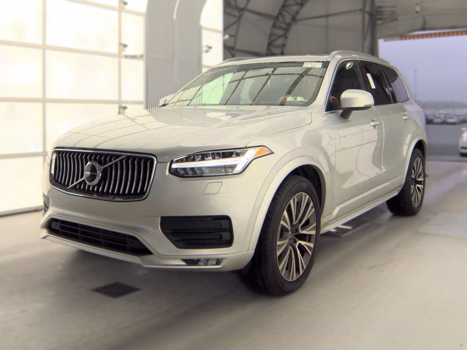 2022 VOLVO XC90 T6 Momentum