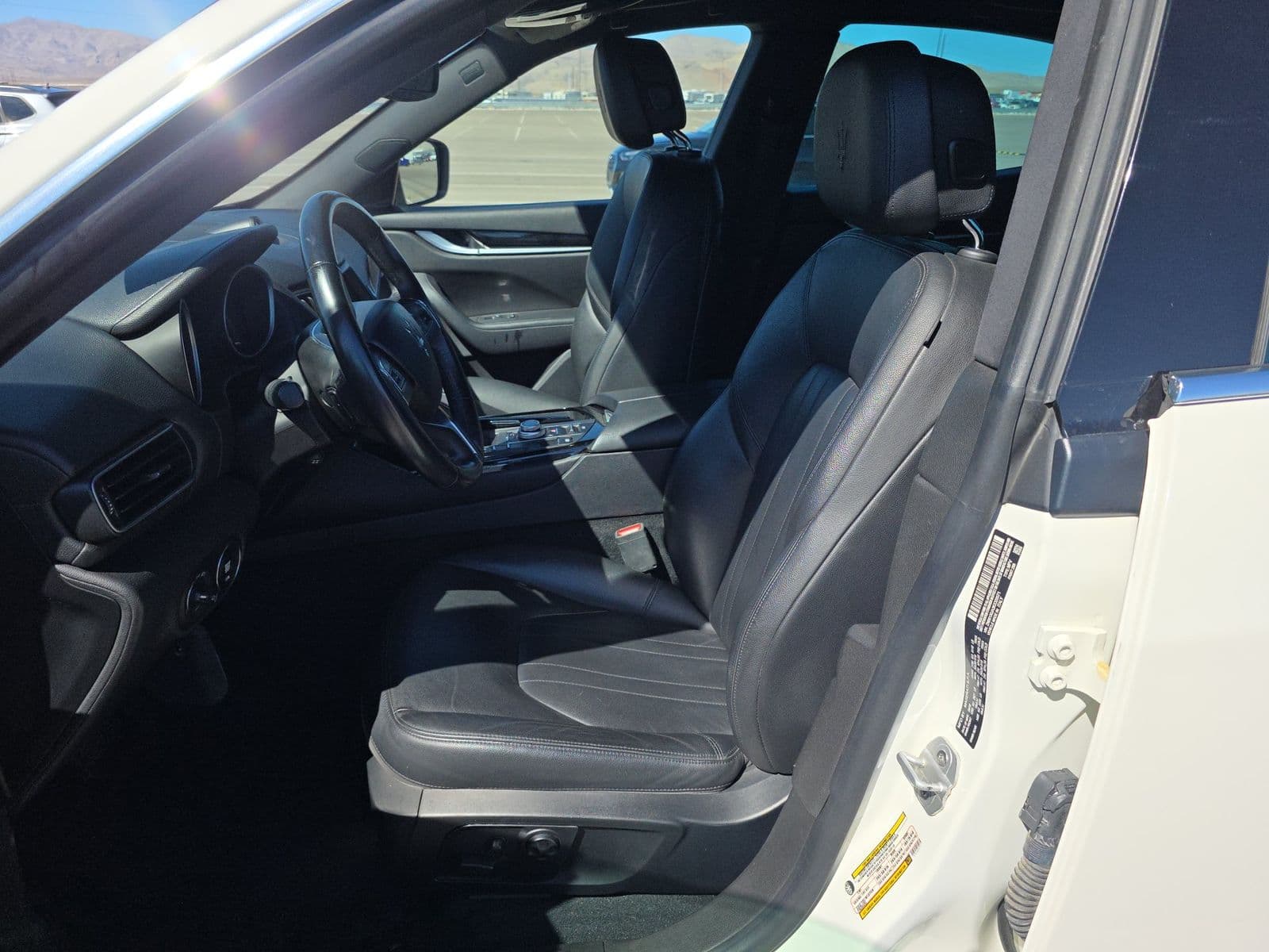 2019 MASERATI LEVANTE Base