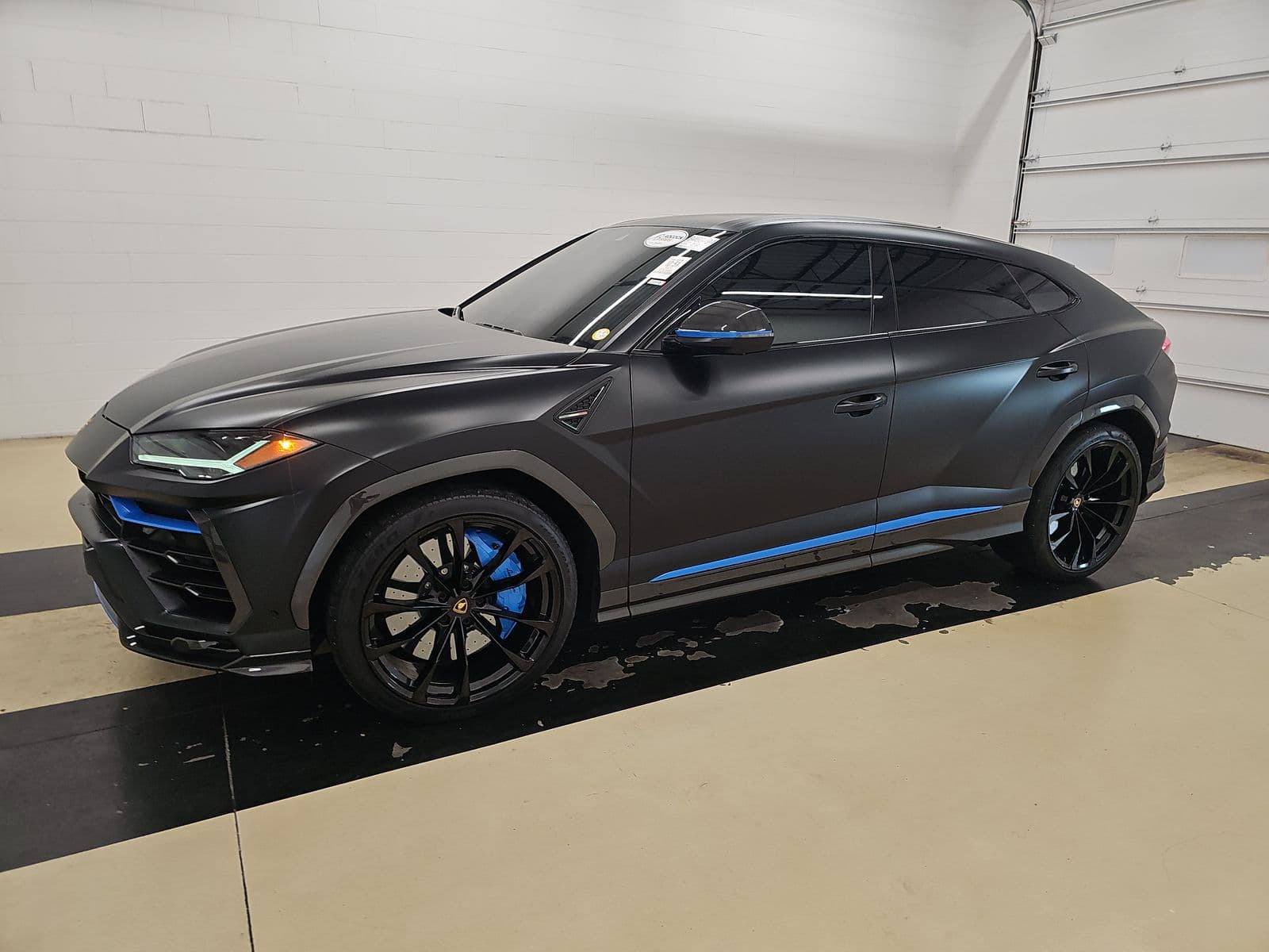 2021 LAMBORGHINI URUS Base