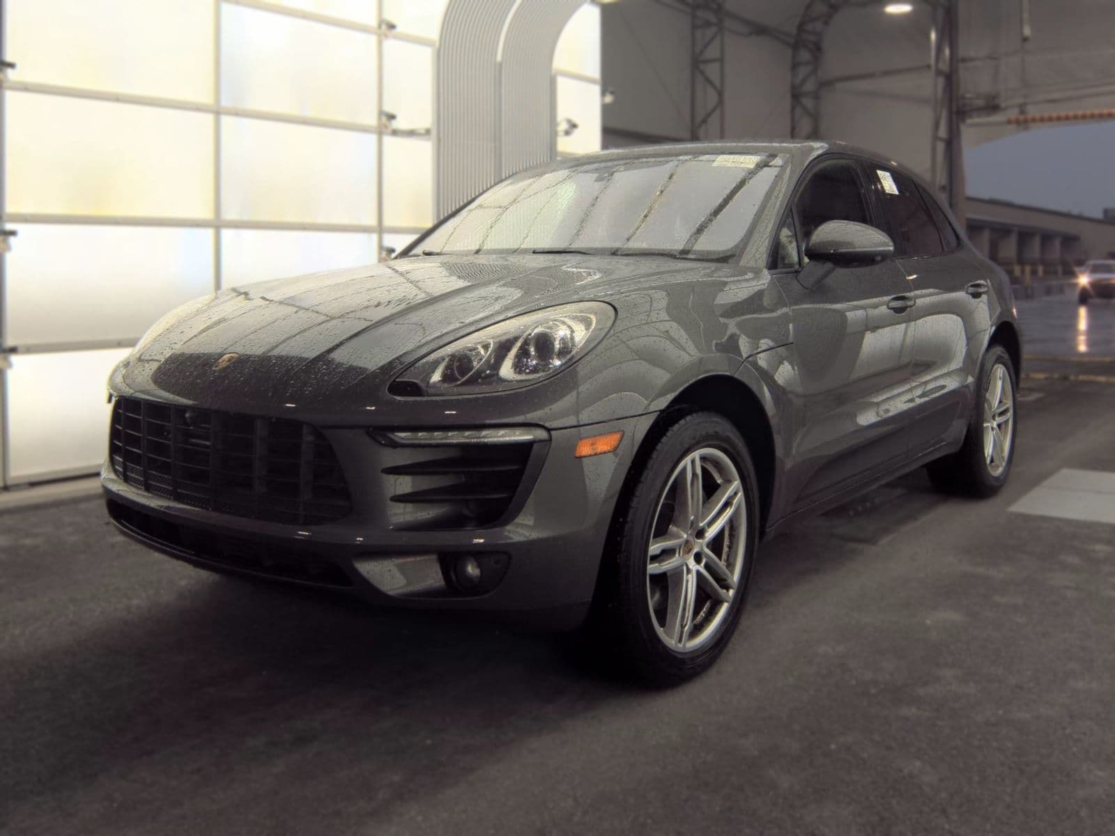 2018 PORSCHE MACAN Base 1