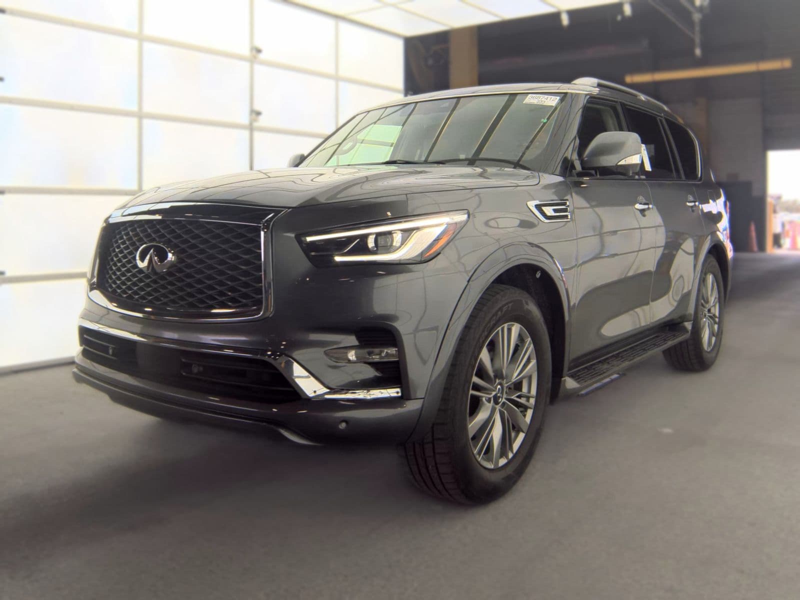 2021 INFINITI QX80 LUXE