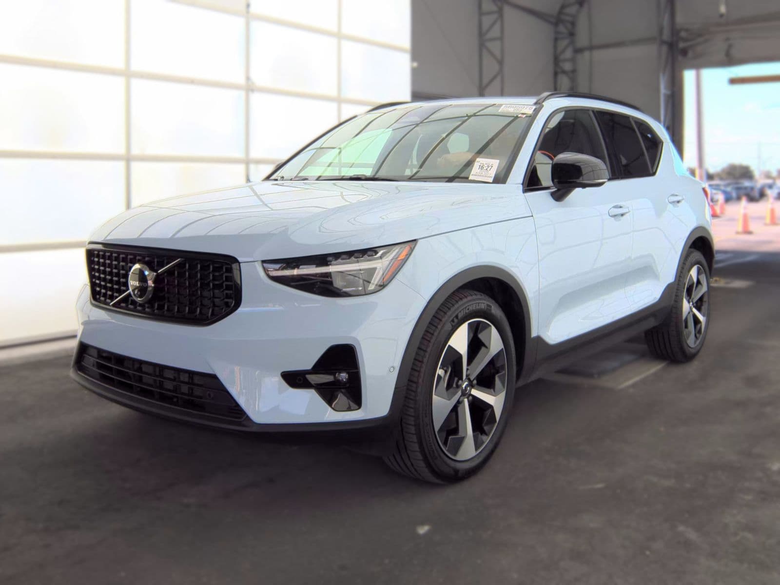 2026 VOLVO XC40 B5 Plus