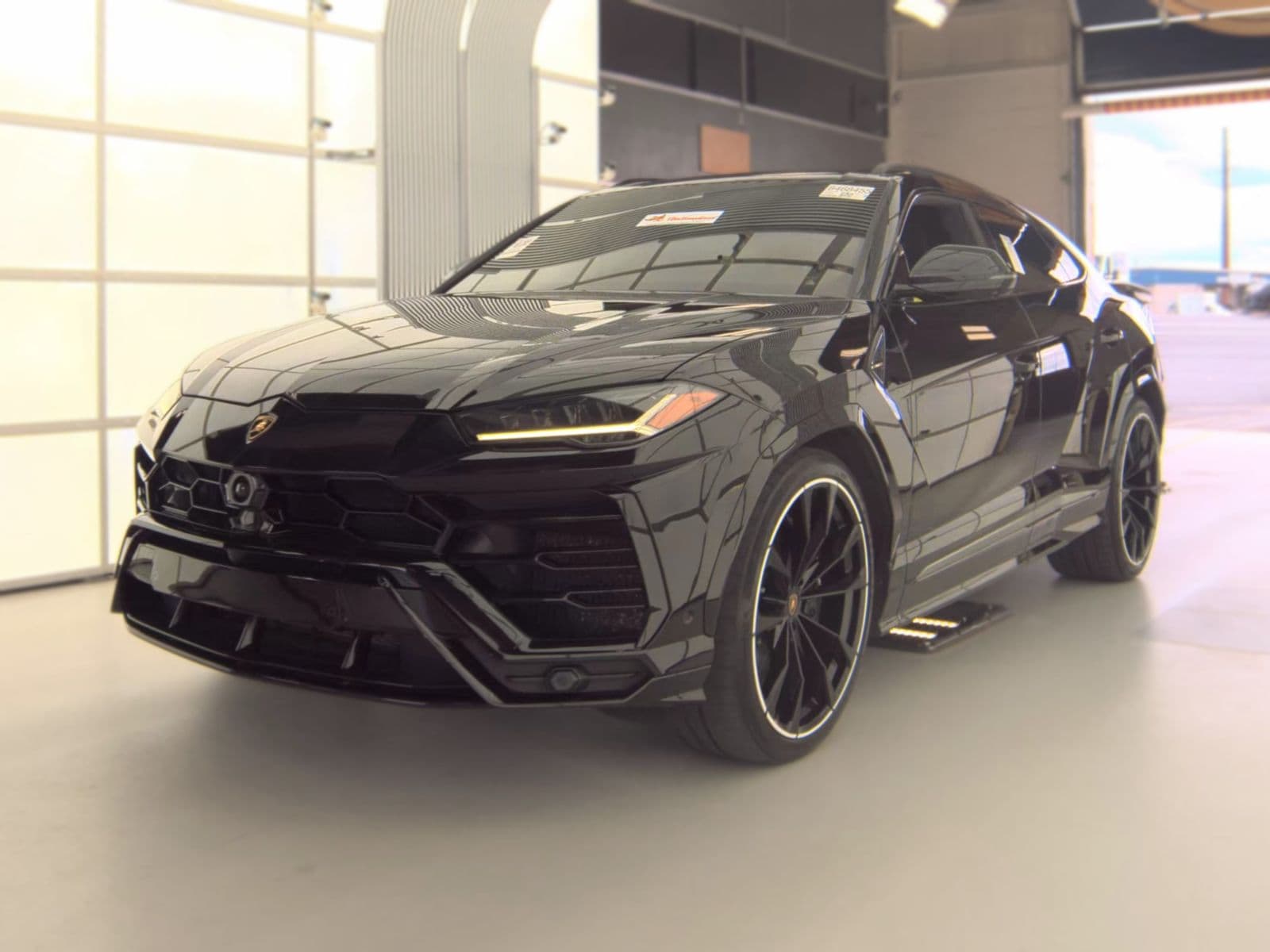 2021 LAMBORGHINI URUS Base