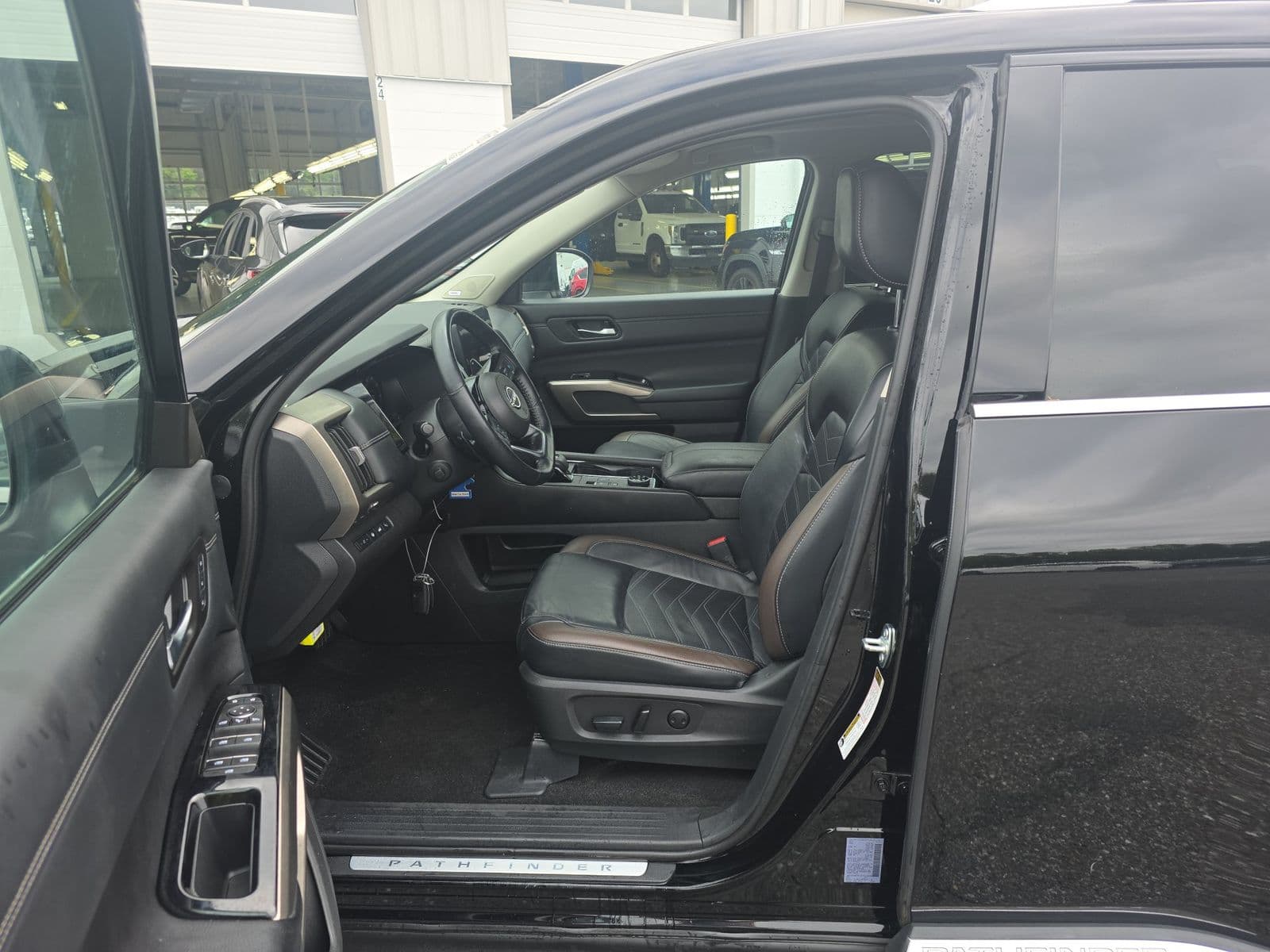 2023 NISSAN PATHFINDER Platinum